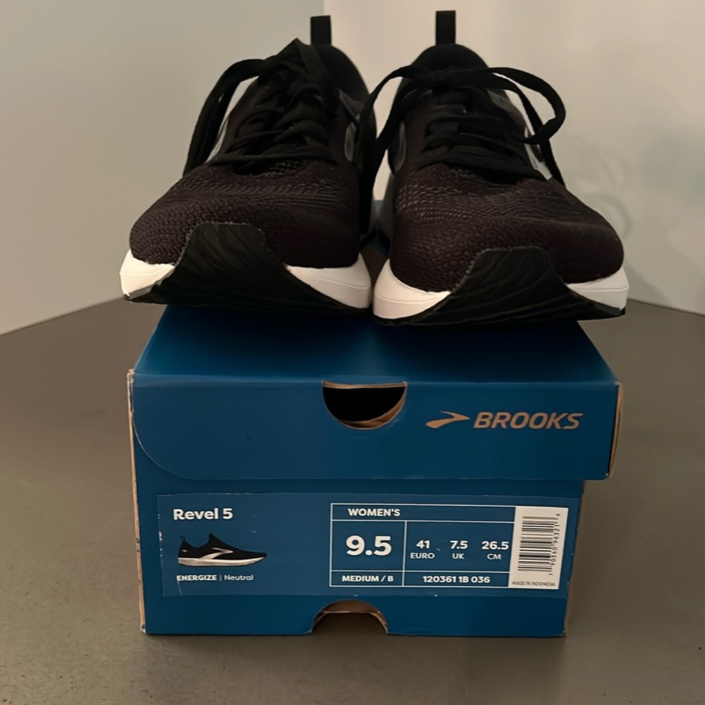 BROOKS Revel 5 Women Sneaker New